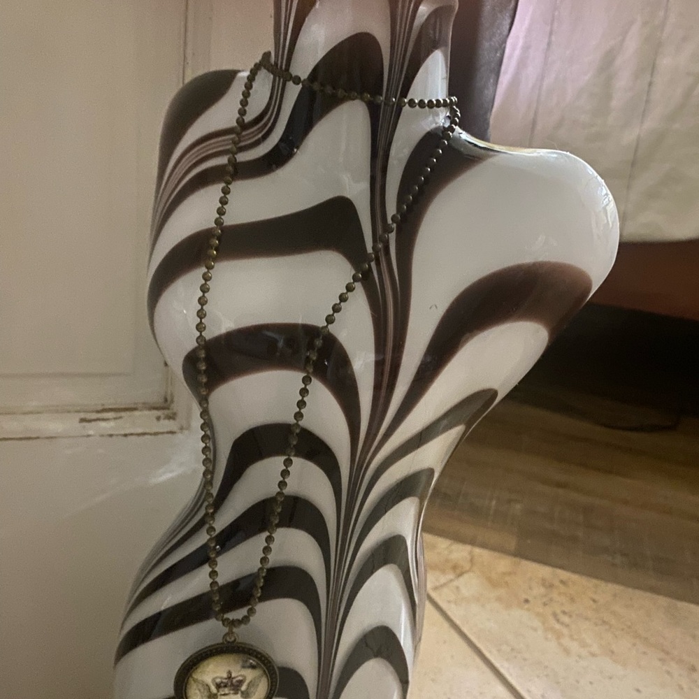 Vase - Picture 2 of 6